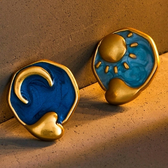 LAST ONE! nEw! Mismatched stud earrings. Matching Earrings. - Picture 1 of 7
